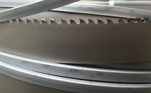 南阳为何在切割硬度高的钛合金材料时需要将带锯条切削液的浓度加高？